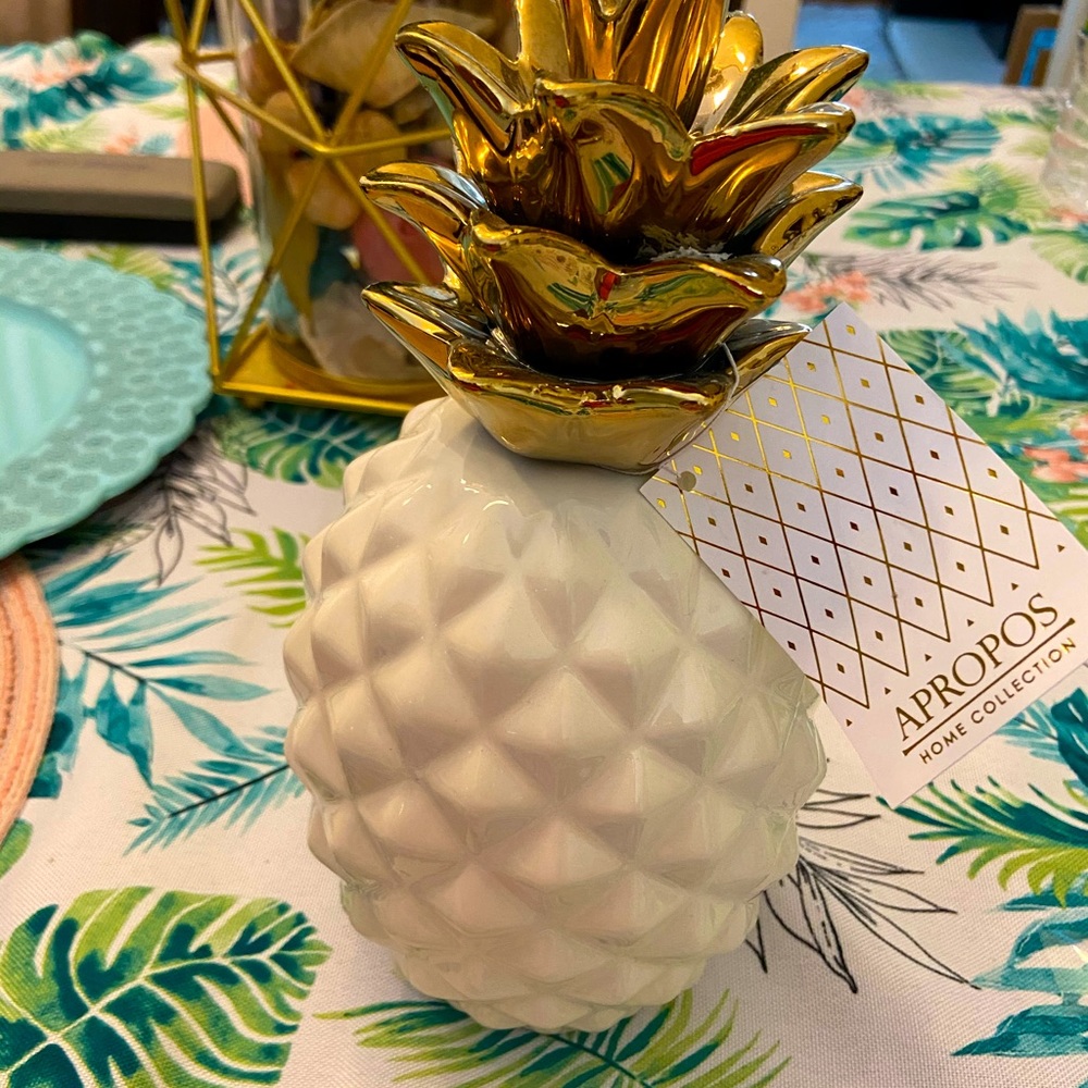 Pineapple white and gold apropos home collection
